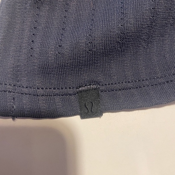 Lulu Lemon athletic top—Women’s size XL - Picture 4 of 6